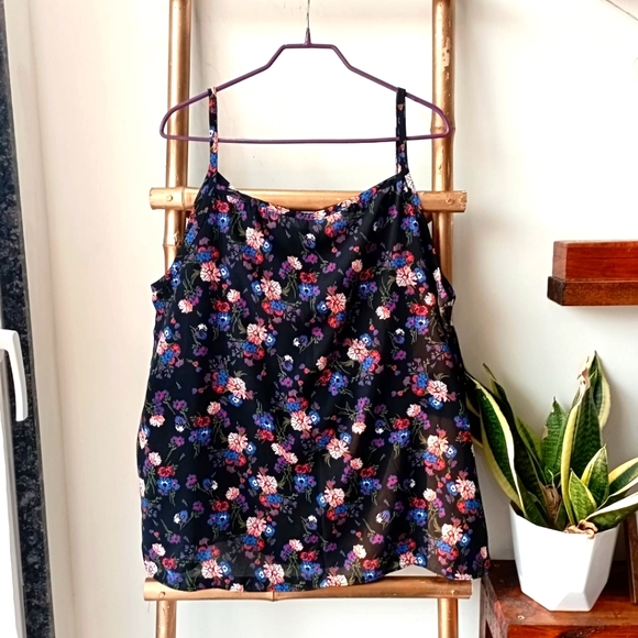 🎉🎉🎉Floral Strappy Top New Without Tags